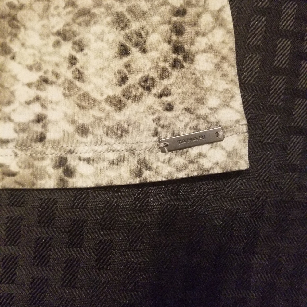 Tahari blouse - Picture 4 of 5